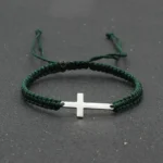 Bracelet tressé vert foncé avec croix en acier inoxydable