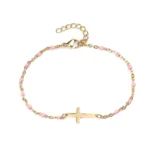 Cross bracelet in gold-plated metal with interlaced pink pearls