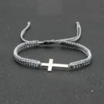 Bracelet tressé gris avec croix en acier inoxydable