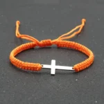 Bracelet tressé orange avec croix en acier inoxydable